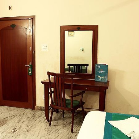 Oyo 1224 New Alipore Колката Екстериор снимка